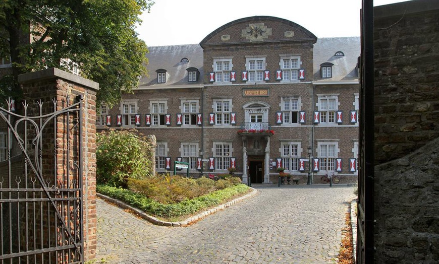 Image 2: Limbourg du sud : chambre avec PDJ et menu en 3 services en option