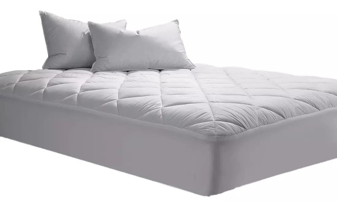 Housse de matelas matelassée avec coins élastiqués, livraison offerte - Primary Image