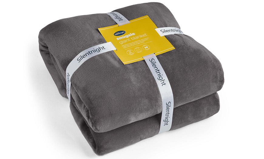 Image 3: Silentnight Snugsie Supersize Sherpa Blanket