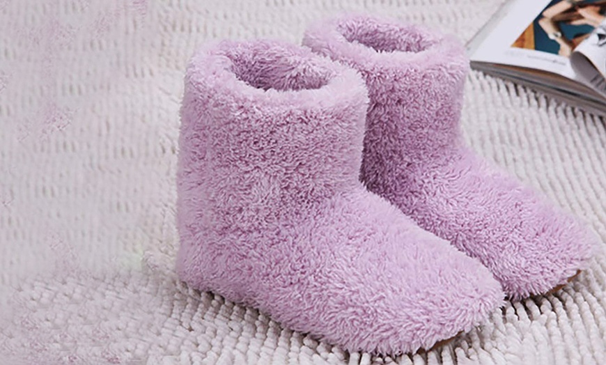 Image 5: Women's USB-Heated Boots Slipper