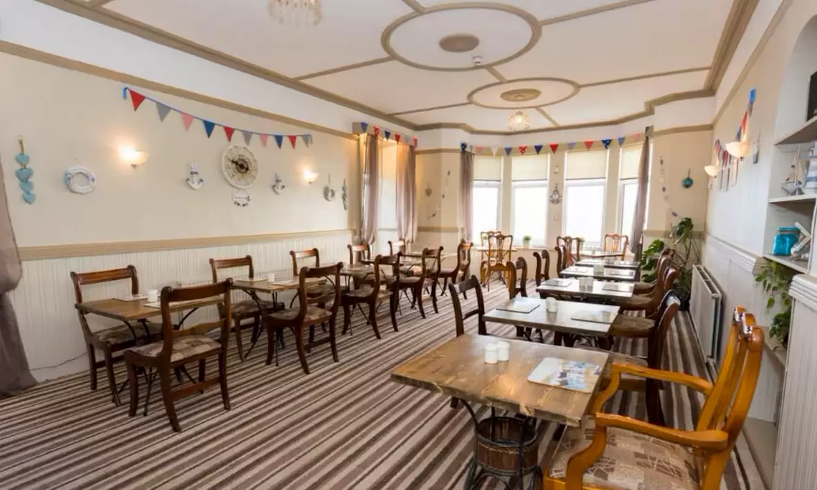 Isle of Anglesey: Double Room with Breakfast, Dinner & Welcome Drink