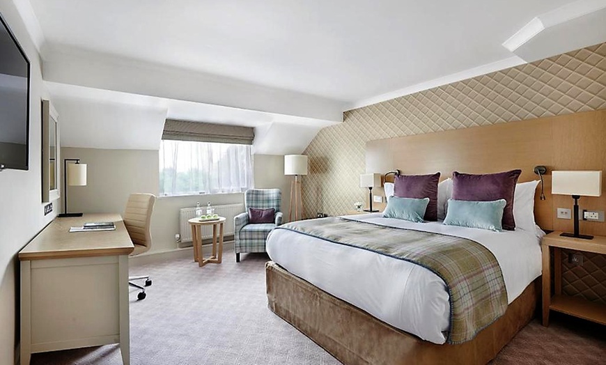 Image 3: North Warwickshire: 4* Signature Double Room with Dinner Credit