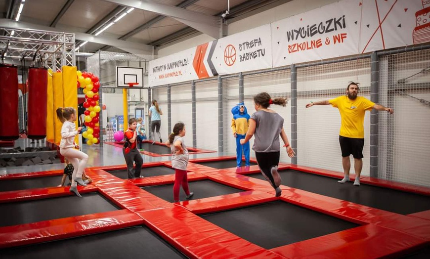 Image 1: Do 37% zniżki na Plac zabaw w Park Trampolin Jump World Kłodzko