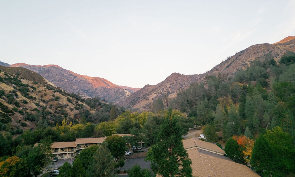 Yosemite Family Resort in Sierra Nevada with Pools and River Walk