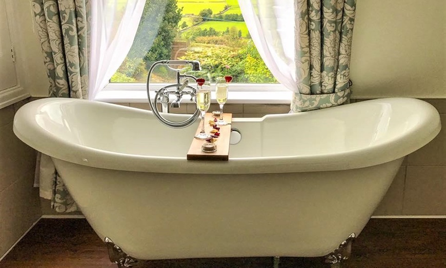 Image 10: Yorkshire Dales: 5* Spa Retreat with Prosecco