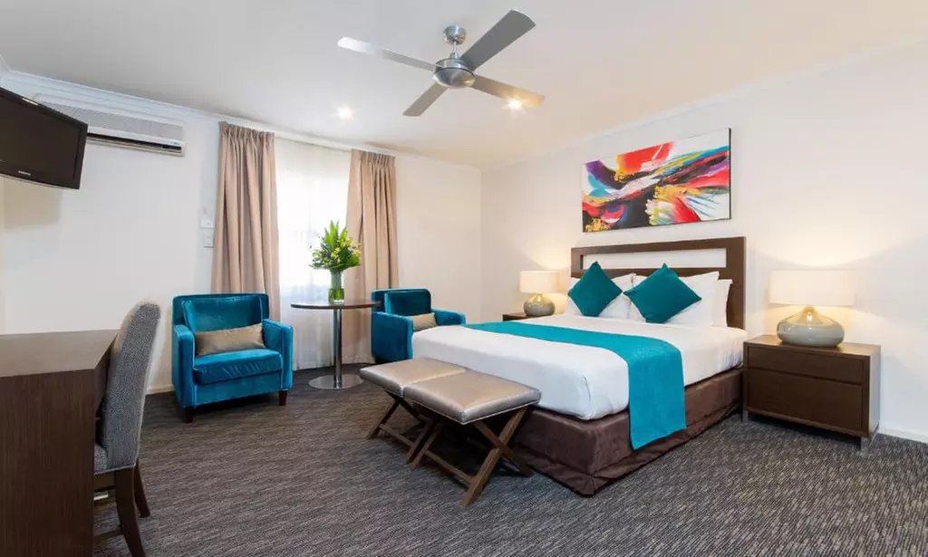 Adelaide: Superior King Room w/Food & Beverage Voucher & Late Checkout