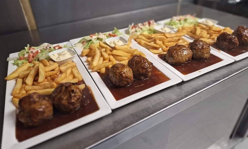 Image 3: Boulets de Liège avec frites et salade chez Le Bacchus