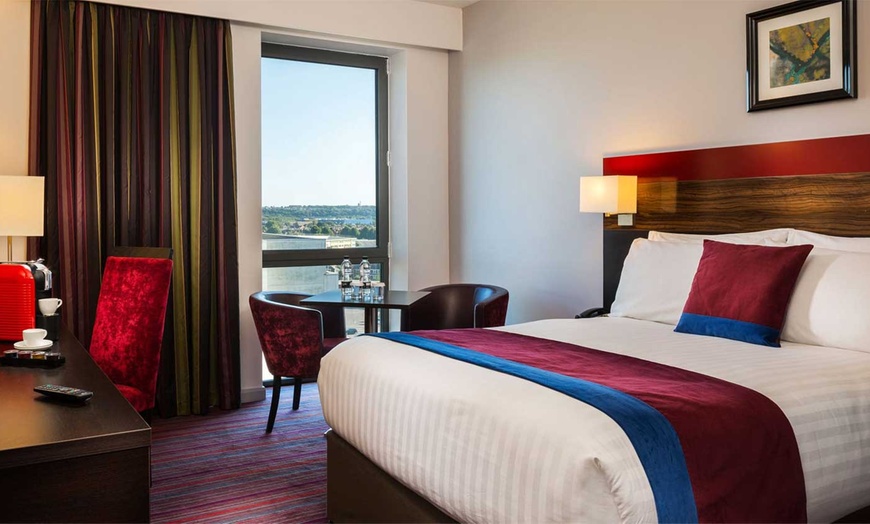 Image 2: Cardiff: Overnight 4* Stay with Bubbly