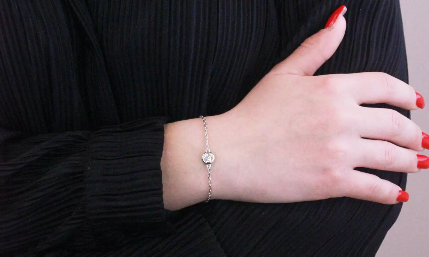 Collane, orecchini e bracciali con cristalli