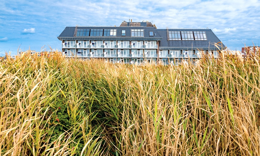 Image 2: Sylt: tweepersoonskamer incl. halfpension, wellness en massage