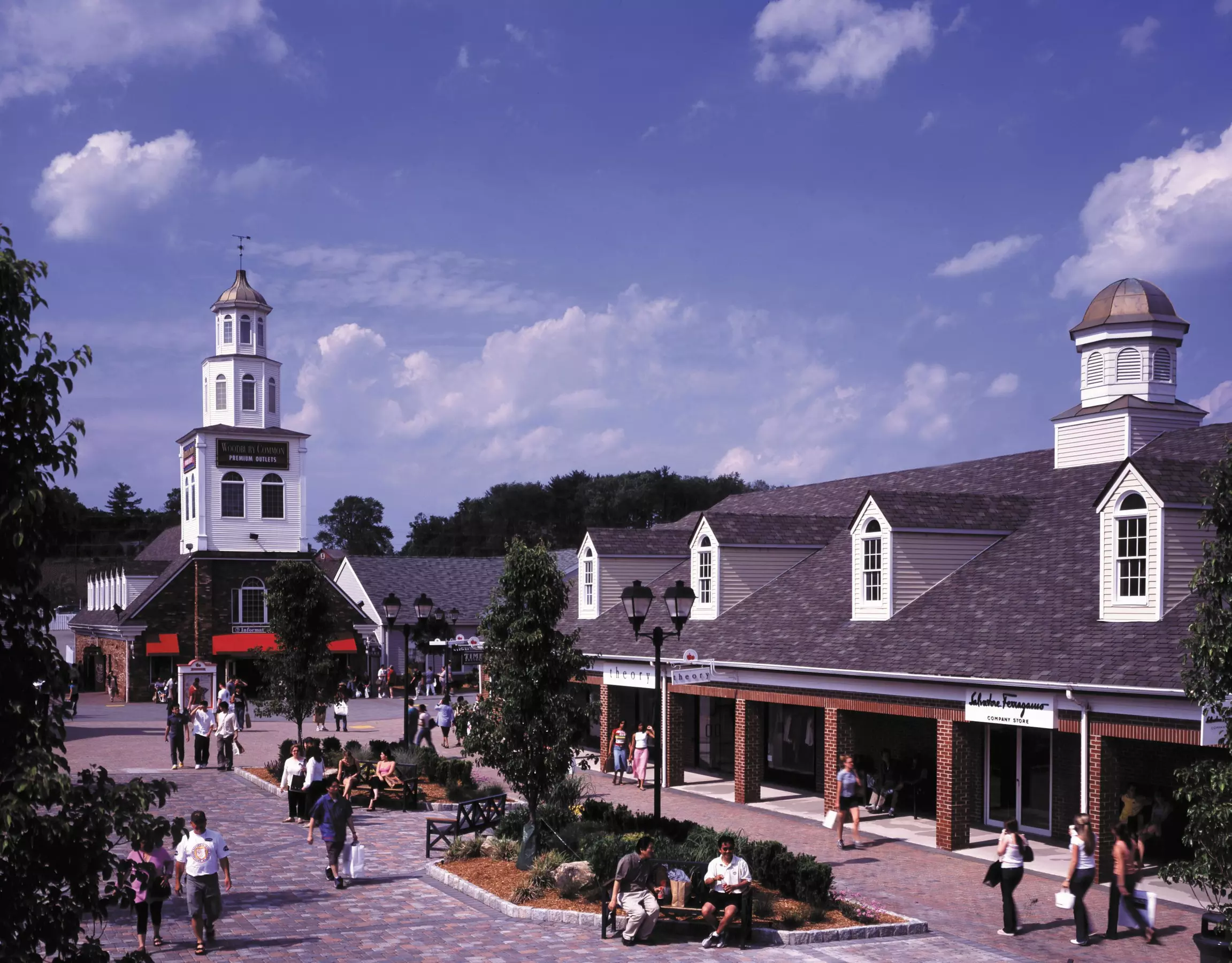 Downtown Day Tour + Woodbury Common Trip by Twin America-CitySights NY