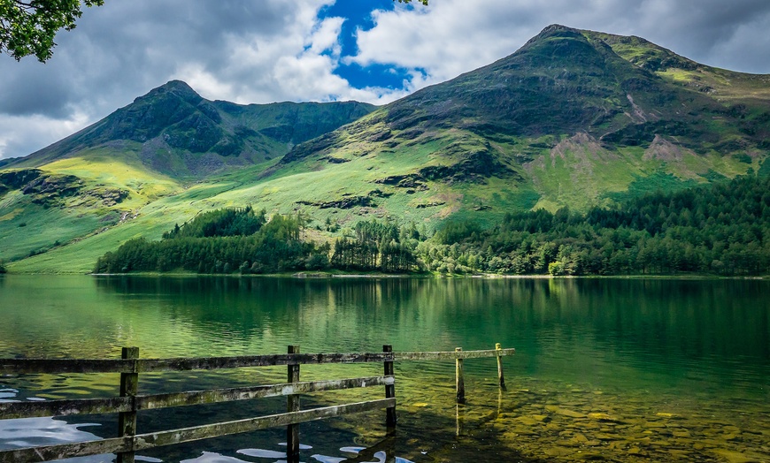 Image 1: Cumbria: 4* Signature Double or Lake Facing Room Stay for 2 with Drink