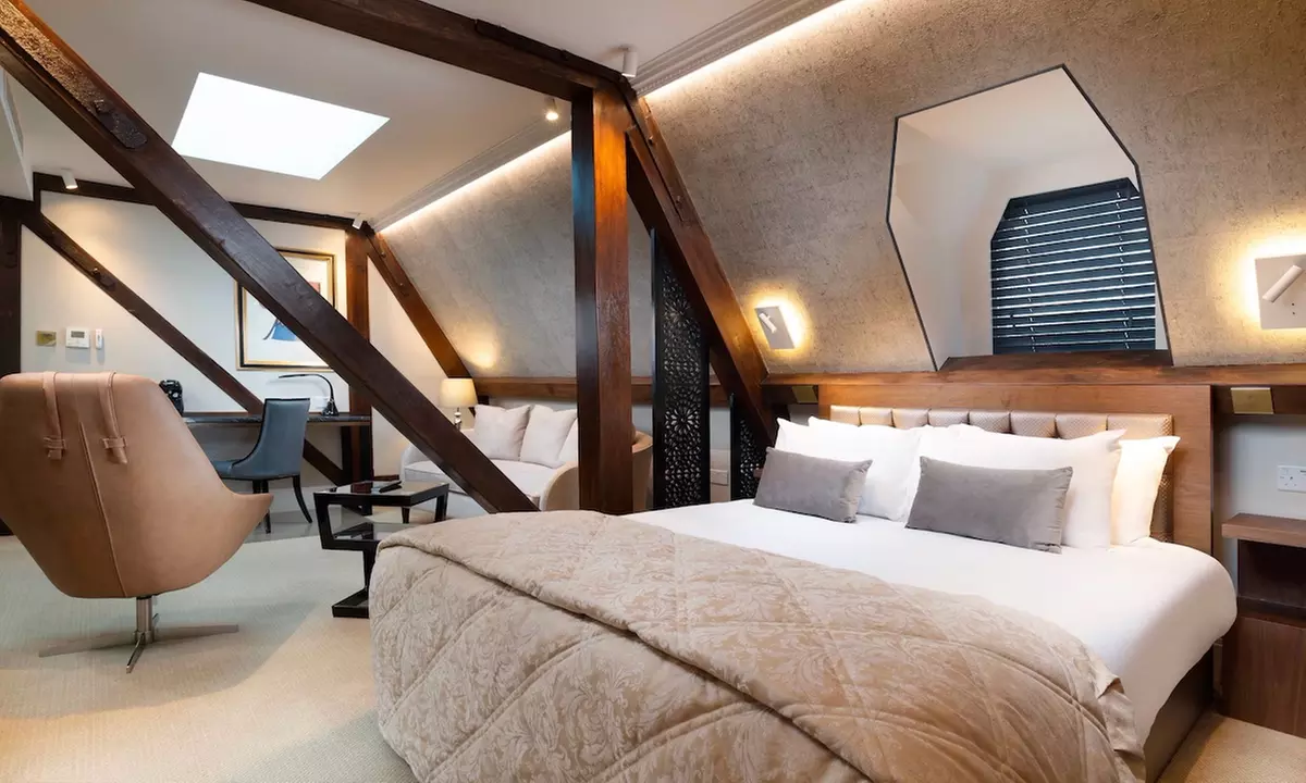 London: Elegant 4* Stay with Breakfast