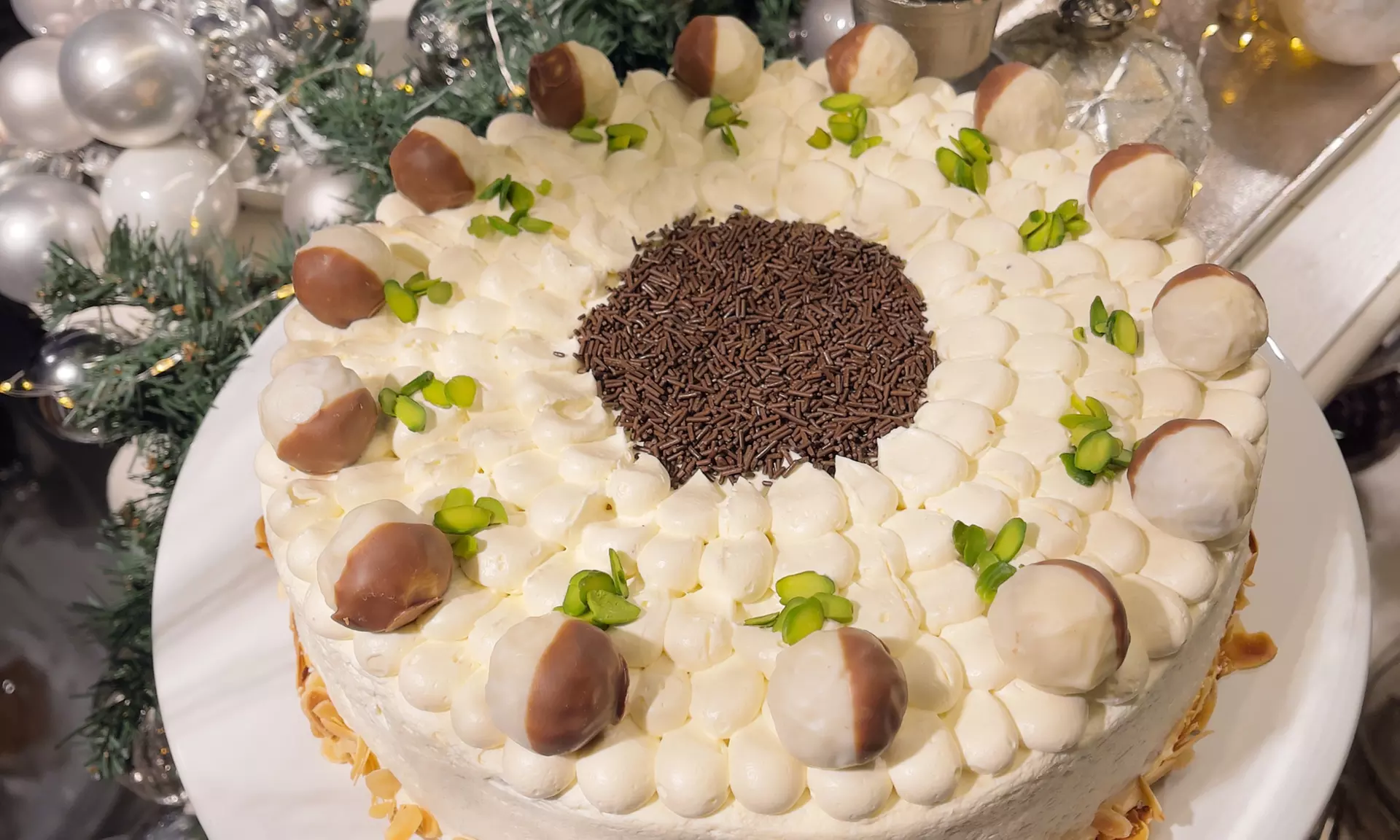 Hausgemachte Torte & Heißgetränk für 1 - 8 Personen