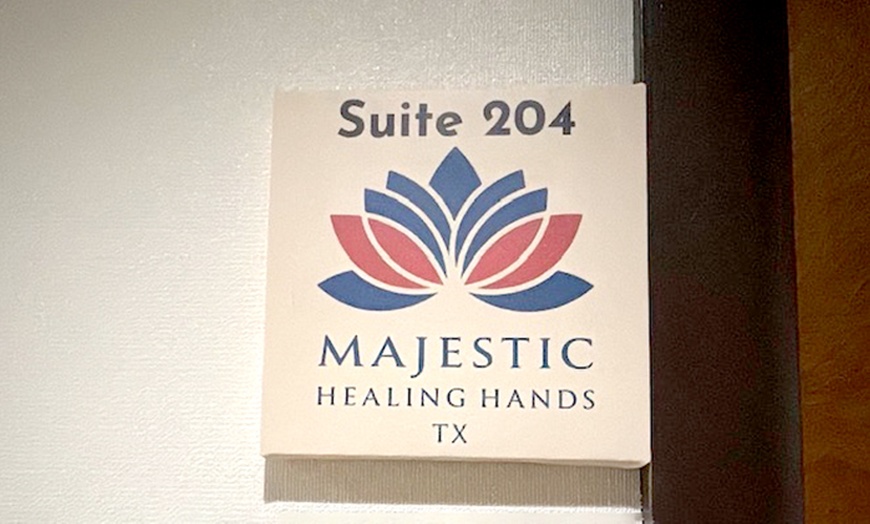 Image 4: Relax & Restore: Swedish or Deep-Tissue Massage Experience!