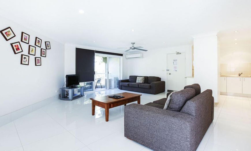 Image 7: Surfers Paradise: 2-Night Apartment Stay