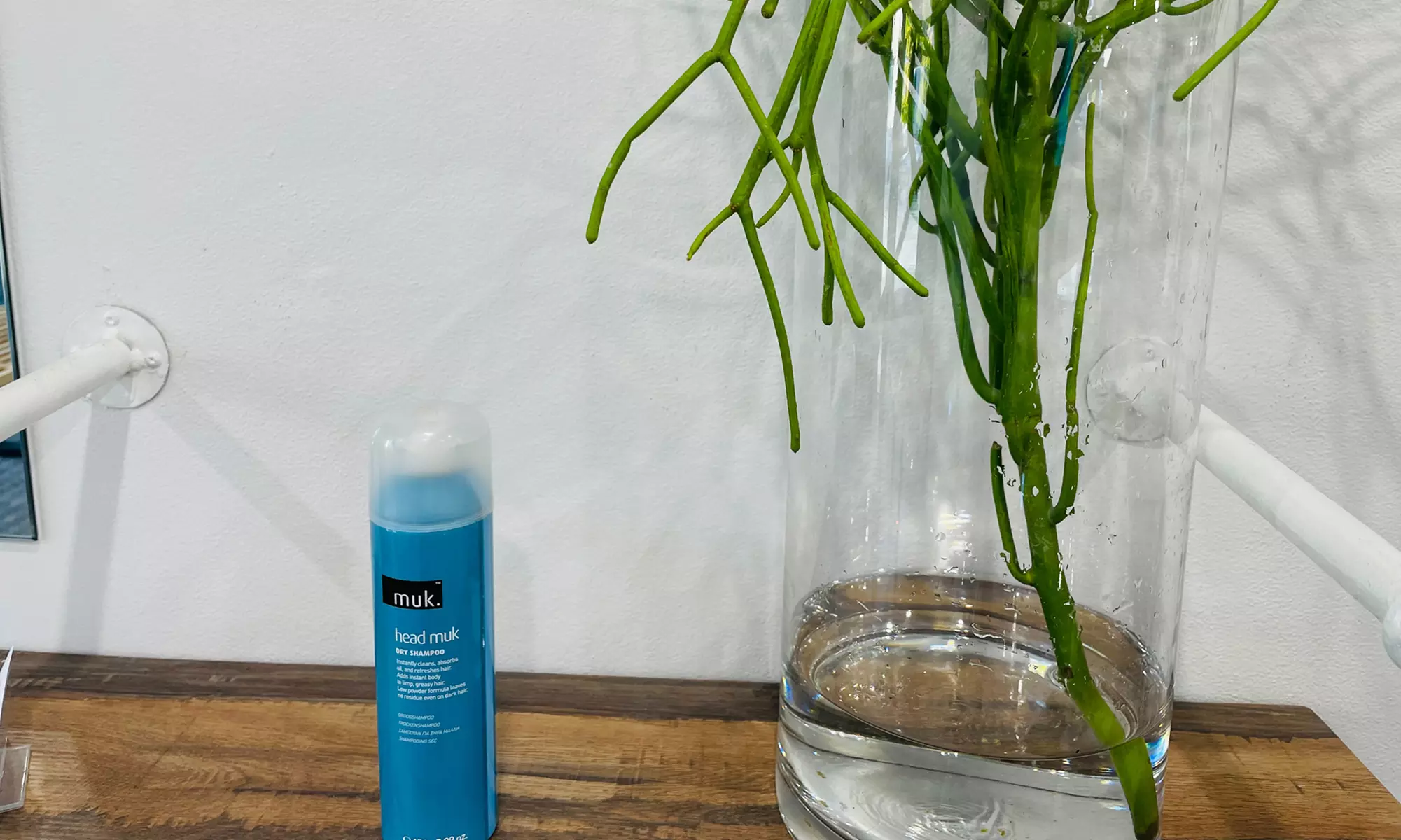 Fresh Look with Wash, Cut, Style Blow Dry, Foils or Full Color + Deep Hydration Treatment