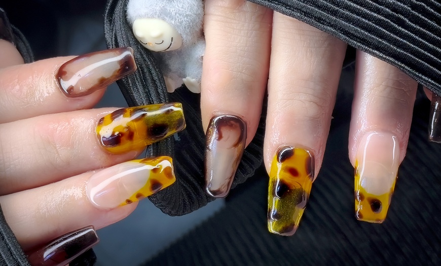 Image 12: Uñas Soft Gel talla S a L con manicura rusa o decoración 3D