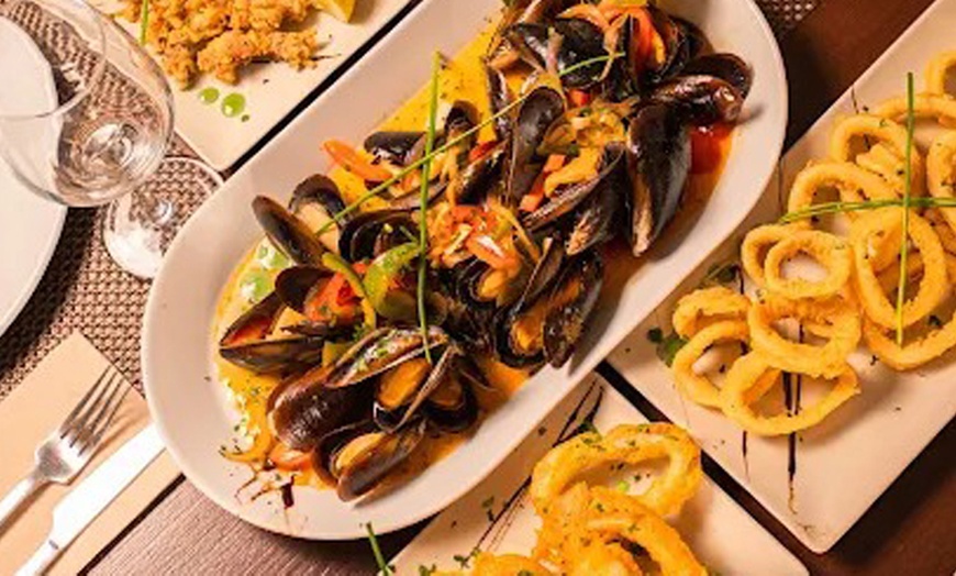 Image 4: Sabores mediterráneos: menú clásico o prémium para 2 o 4 personas