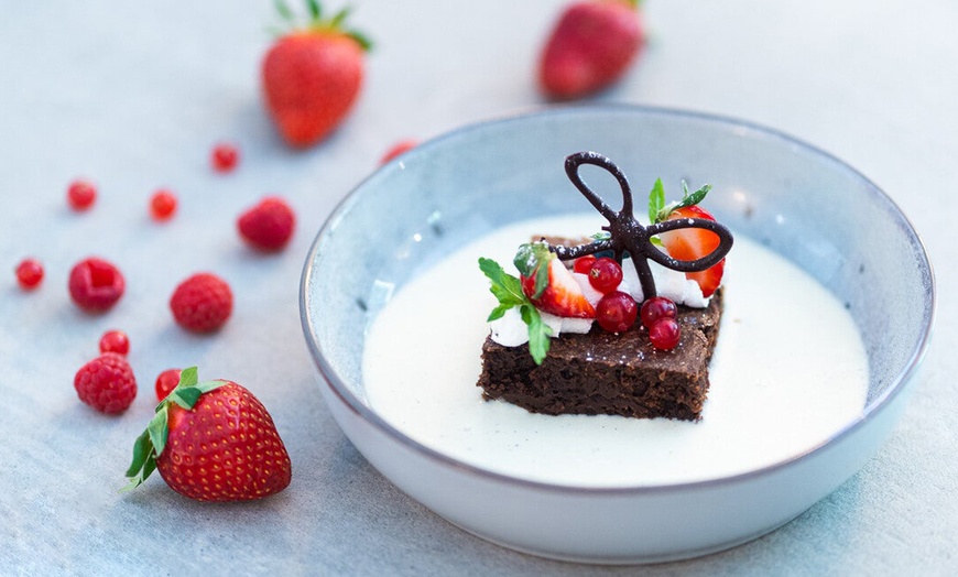 Image 5: Menu authentique en 4 services au restaurant Le Moulin de la Sambuc