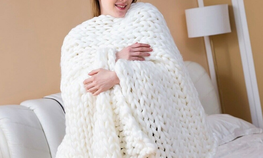 Image 3: Chunky Knitted Warm Blanket