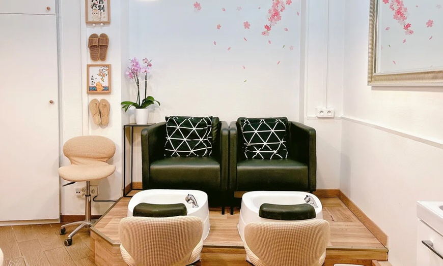 Image 4: Beauté des mains et / ou pieds avec pose de vernis semi-permanent OPI