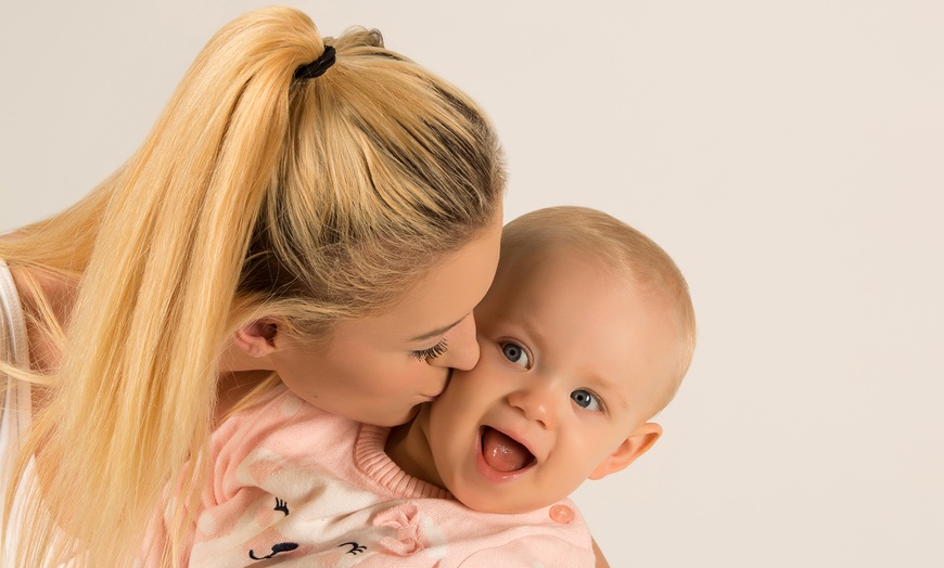 Image 8: Mother and Daughter Photoshoot