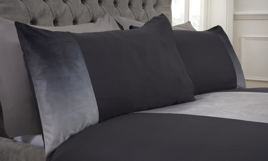 Image 3: Subtle Velvet Band Duvet Set