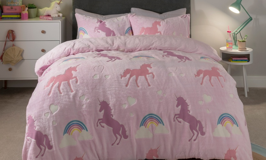 Image 5: Glow in The Dark Fleece Duvet Set