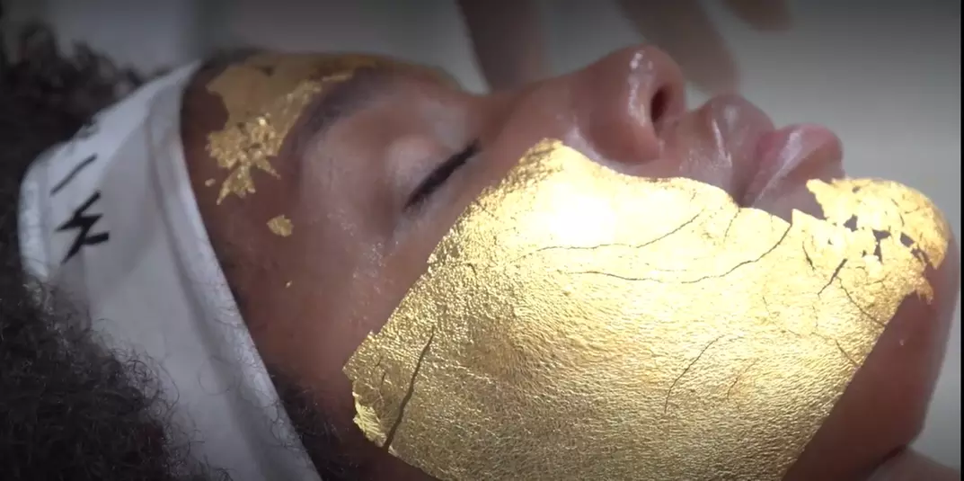 One Skin Resurfacing with HALO Fractional Laser Session at Clinique des Champs Élysées Medspa (Up to 60% Off) - Primary Image
