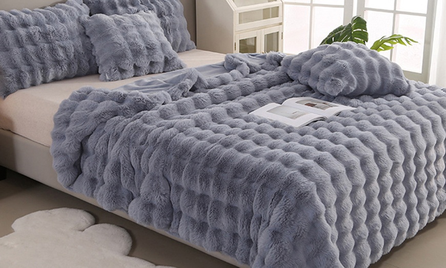 Image 5: Double-Sided Plush Blanket