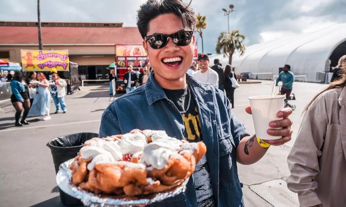 General Admission for Two to Foodie Fest with Two Drinks 