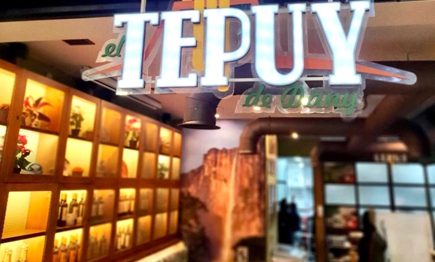 Image 12: Menú venezolano de arepas o parrillada a elegir para 2 o 4 personas