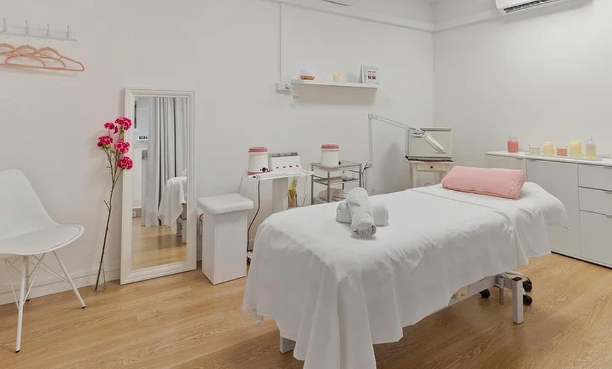 Image 2: Limpieza facial completa en 6 pasos en The White Room