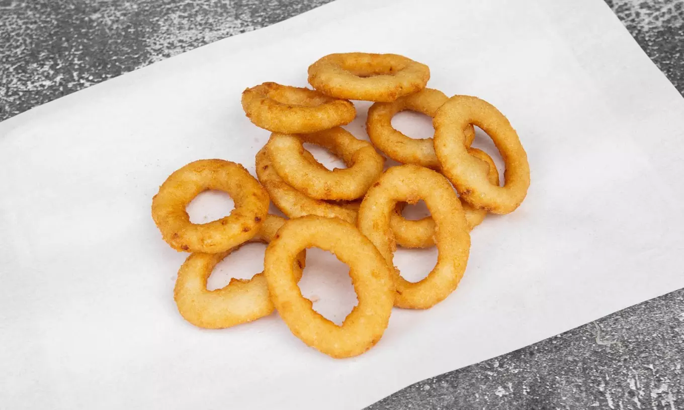 Savor Pizza or Deluxe Meal for 4: Includes Pizza, Sides & Drinks