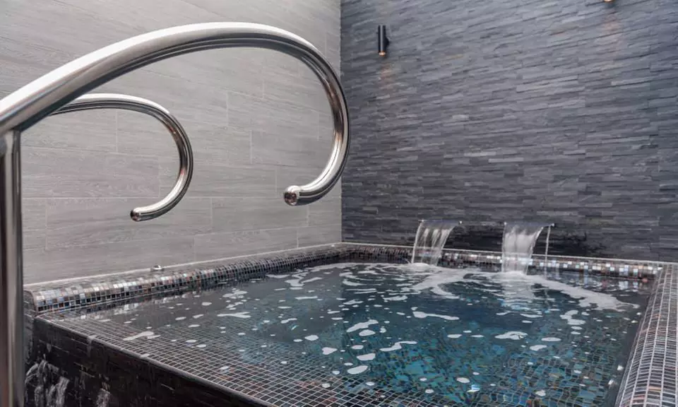 West Yorkshire: Double Room for 2 w/ Breakfast & Dinner, Plus Prosecco