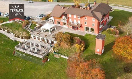 Menu tipico da 4 portate con vino per 2, 3 o 4 persone al ristorante Terrazza Casa Rossa (sconto fino a 59%)