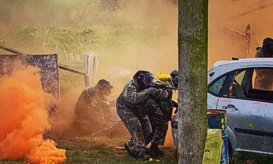 Image 3: Paintballing for 5 or 10 Players Including 100 Paintballs Each 