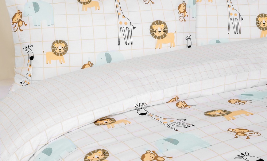 Image 4: Home Safari-Themed Reversible Duvet Set