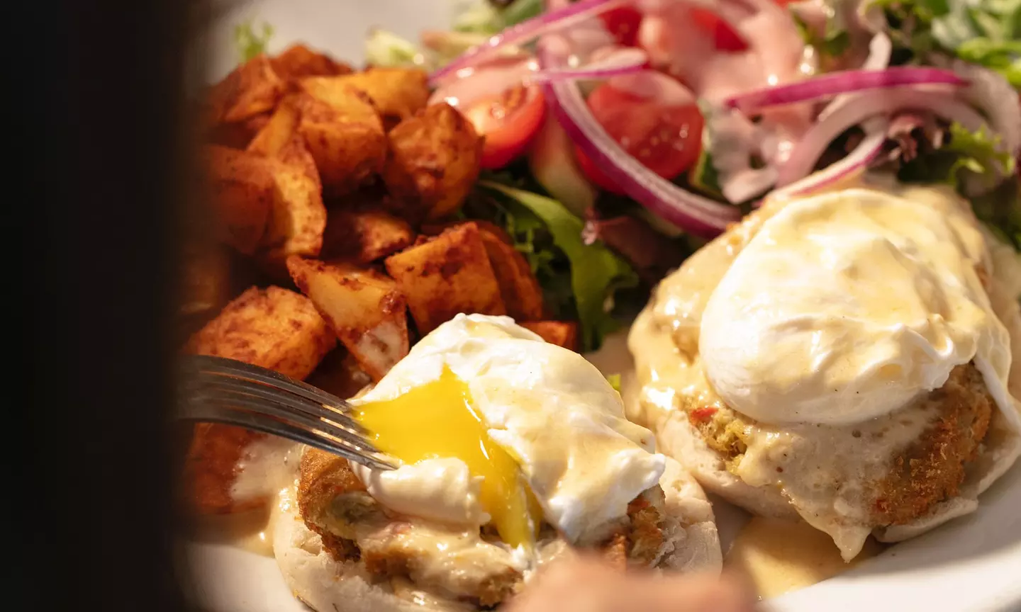 Enjoy American Cuisine w/ Bottomless Brunch or 3-Course Dinner for 2