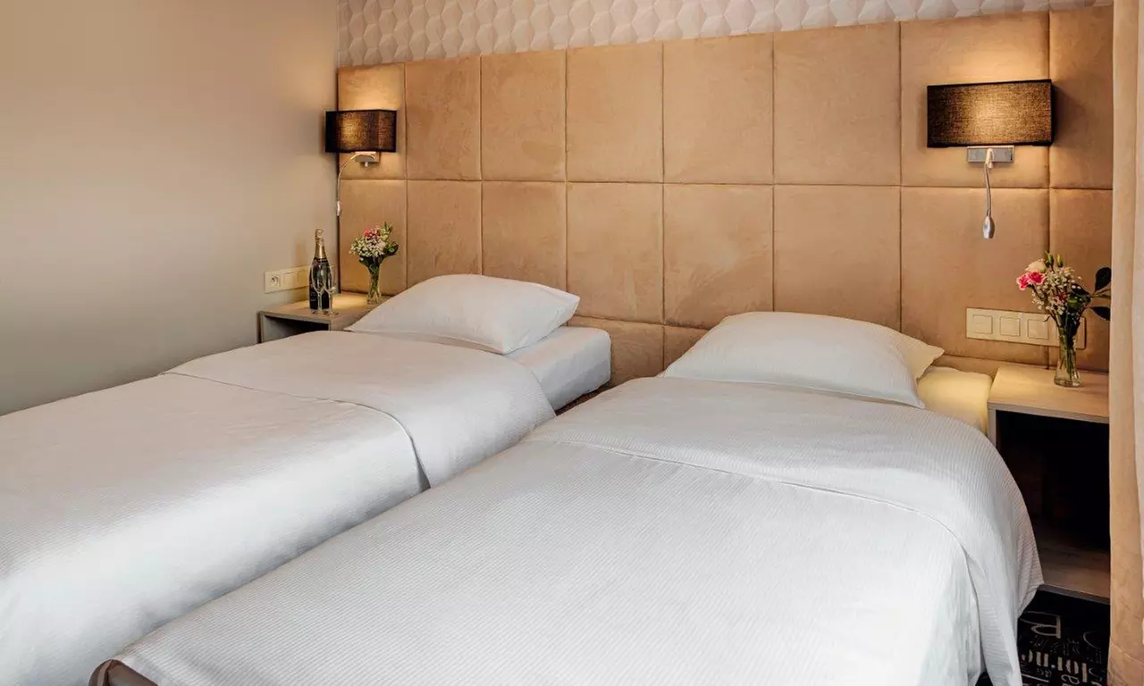 Raszyn k. Warszawy: pokój 2-os. z wyżywieniem, basenem i więcej