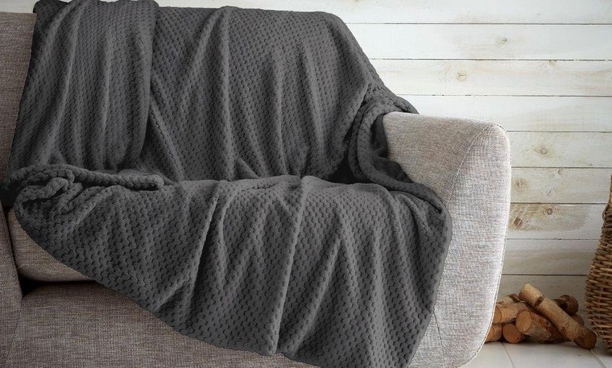 Image 2: Honeycomb Blanket