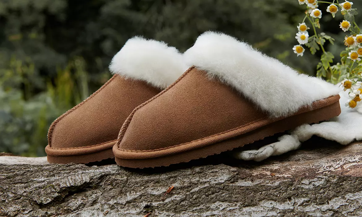Snow Paw Women’s Sheepskin Slippers