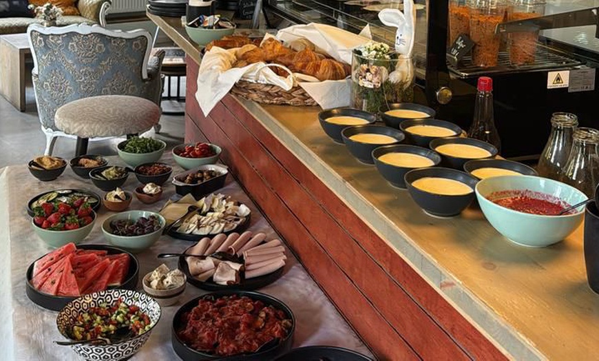 Image 3: Sonntagsbrunch: Frühstücksbuffet inkl. Heißgetränk für 2 oder 4 Pers.
