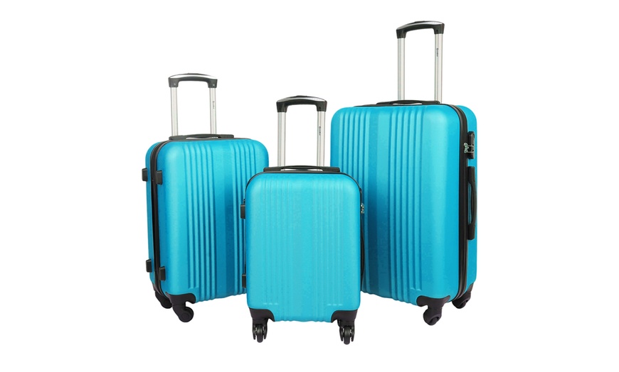 Image 5: Three-Piece Luggage Set with Spinner Wheels and Secure Locks