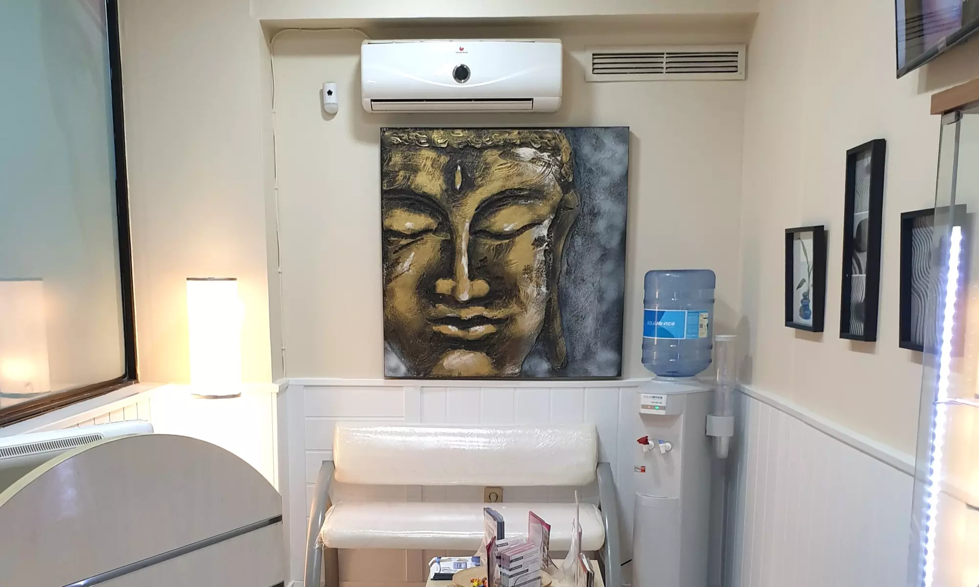 Figura estilizada con criolipólisis 4D, radiofrecuencia y fototerapia