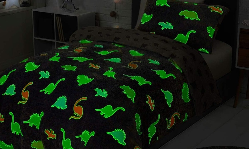 Image 3: Glow in the Dark Duvet Set