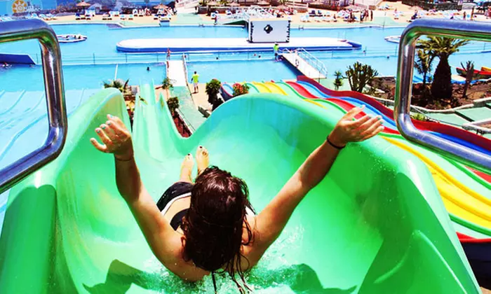 Diversión Acuática en Aquapark Costa Teguise Lanzarote