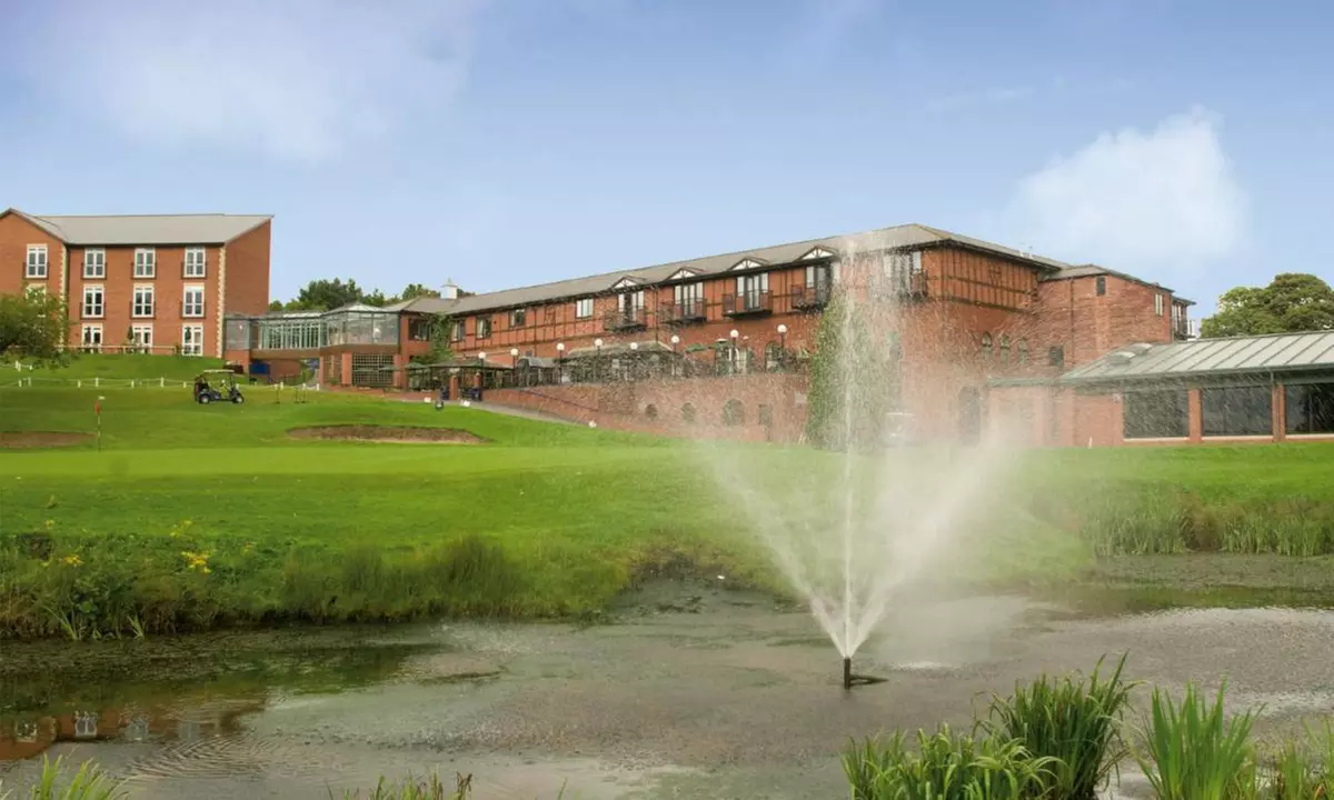 Shropshire: Stay for 2 with Breakfast, Prosecco & Spa Treatments