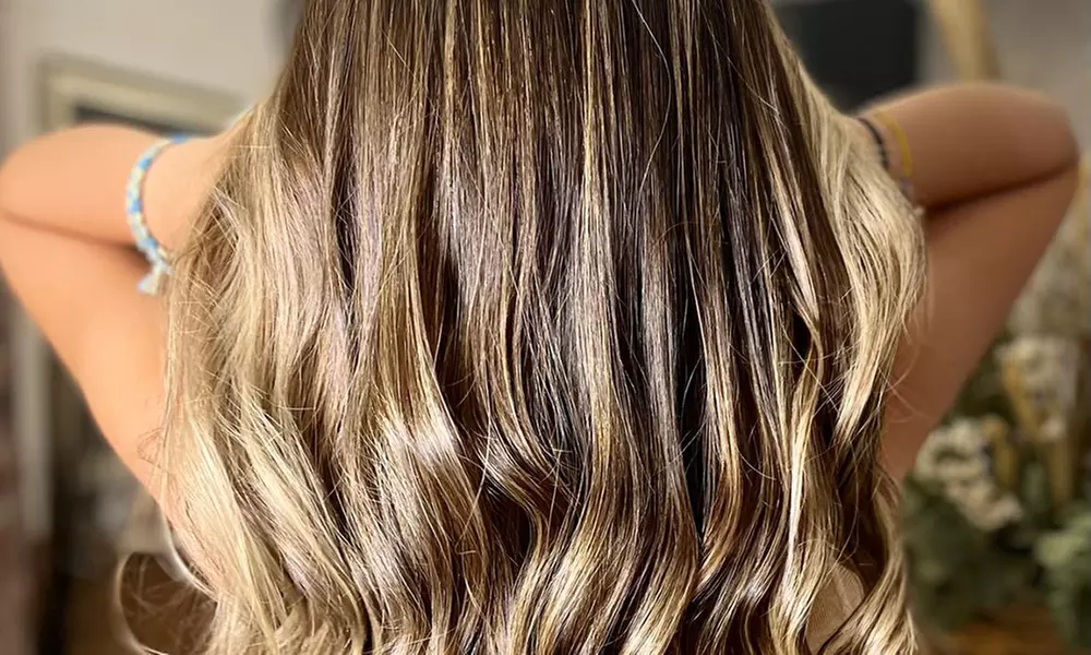 Sesión de peluqueria con opcion a tinte y/o mechas, hasta un  54% de descuento en Siluett And Colors - Primary Image